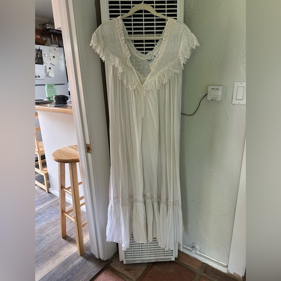 Priamo Dresses & Skirts - Vintage Cotton White Lace Nightgown